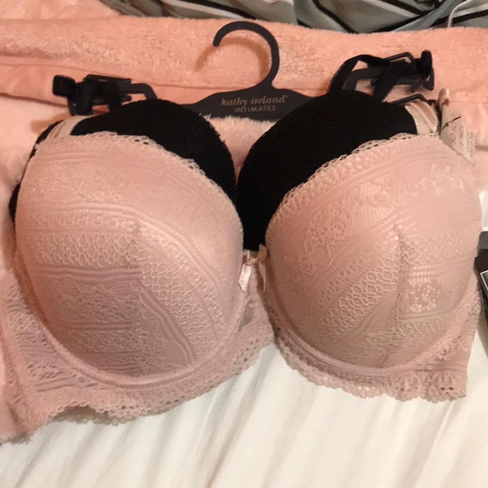 ‼️Brand new 2 pack push up bras‼️